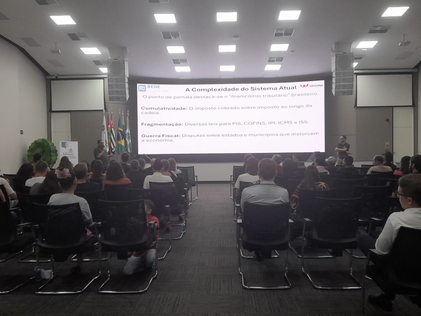 Professores da Unisep conduzem palestra sobre Reforma Tributária em Capanema