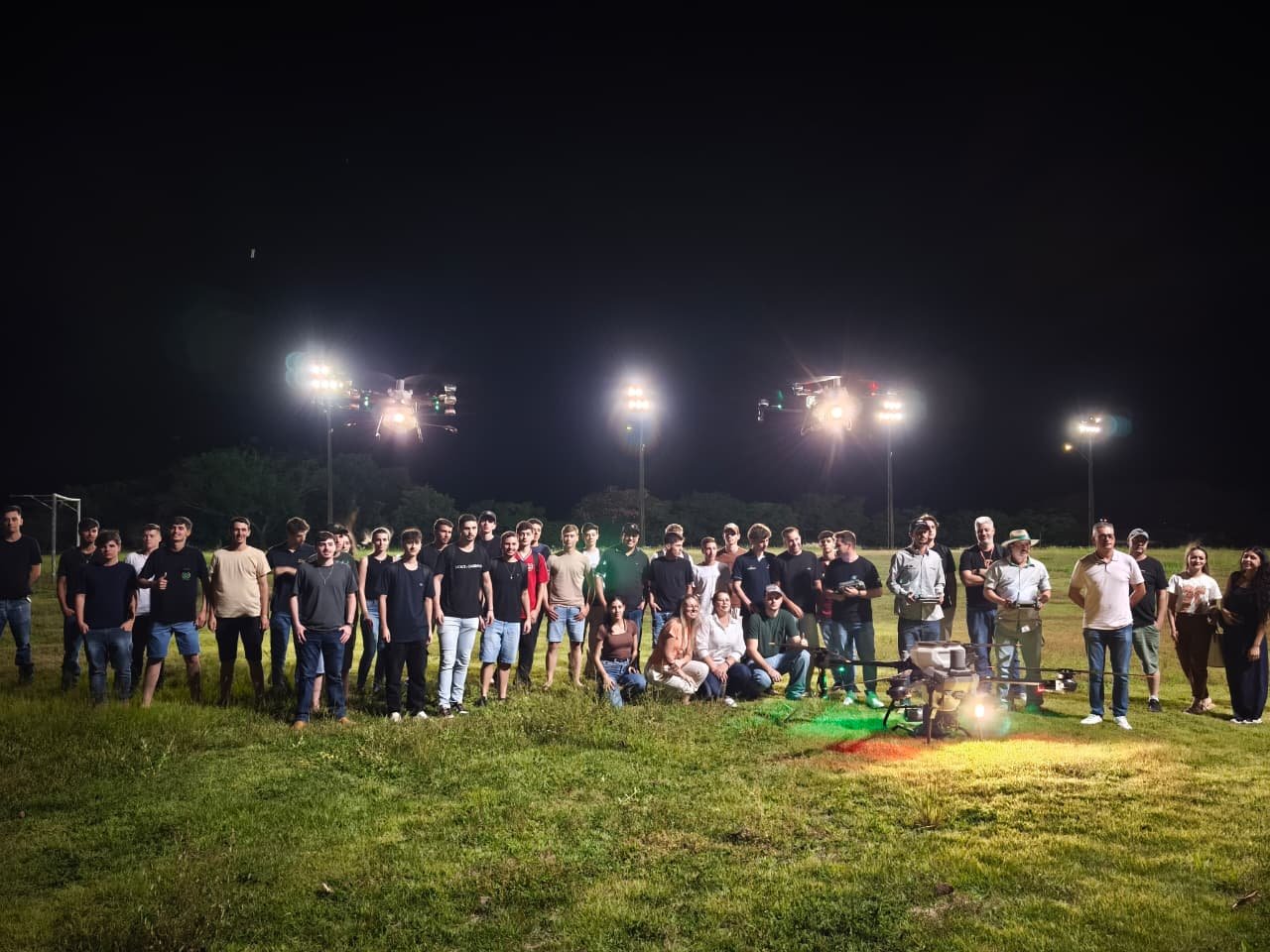 Acadêmicos da Unisep vivenciam na prática o futuro tecnológico do agro com demonstração de drones