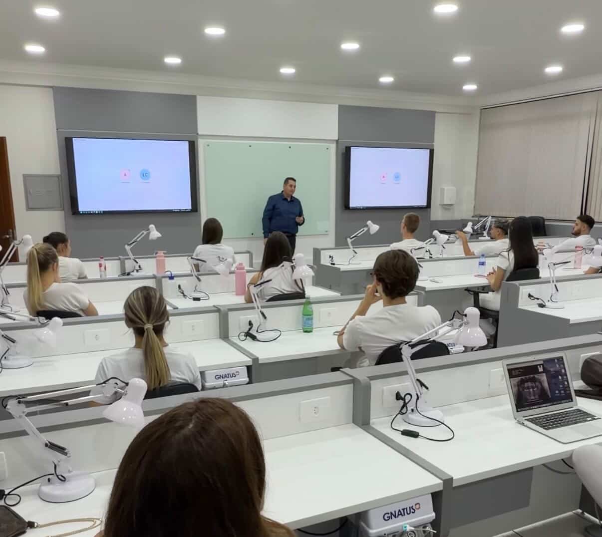 Unisep recebe demonstração do scanner intraoral Sirios X3 da Straumann, líder mundial de tecnologia no setor odontológico